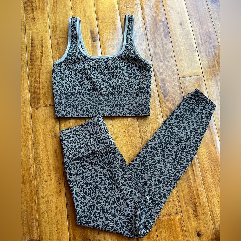 EUC Athleta Black and Gray Sports Bra and workout pants